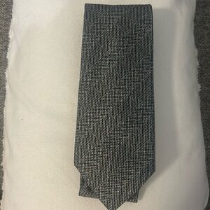 Hugo boss tie in grey & black color